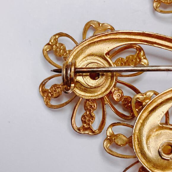 Vintage 1950s Gold Tone Filigree Floral Spray Brooch Yellow Glass Rhinestone Pin - Picture 10 of 11